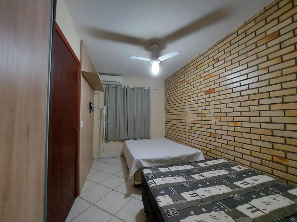 Apartamento 12 - Bombinhas - 200 Metros Da Praia Esterno foto