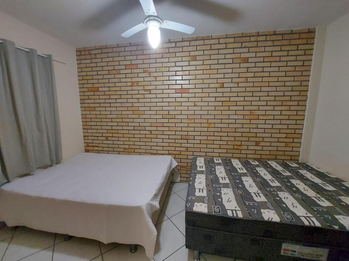 Apartamento 12 - Bombinhas - 200 Metros Da Praia Esterno foto