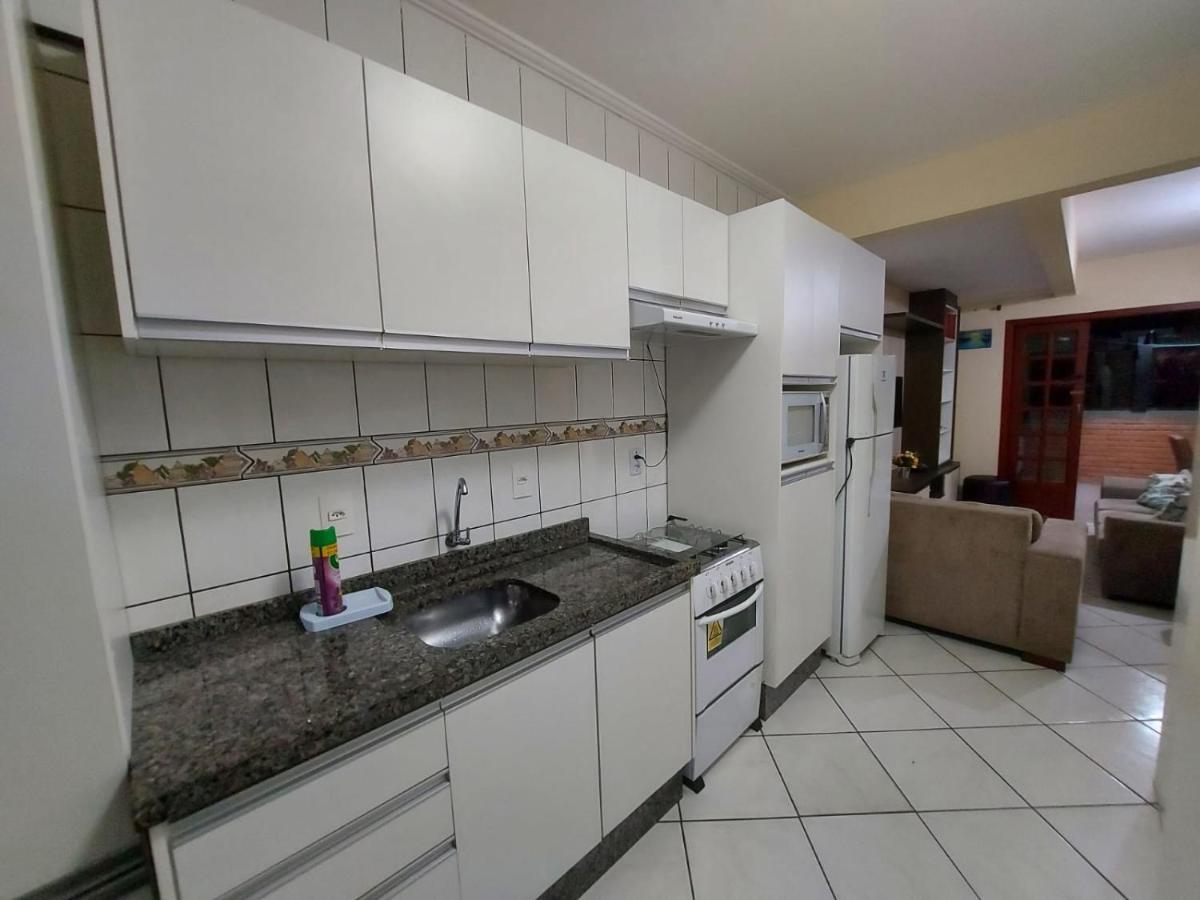 Apartamento 12 - Bombinhas - 200 Metros Da Praia Esterno foto