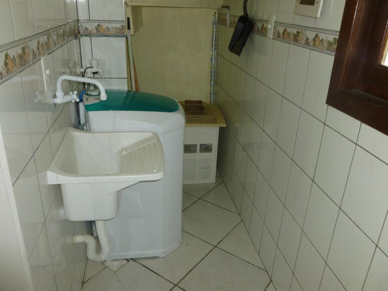 Apartamento 12 - Bombinhas - 200 Metros Da Praia Esterno foto