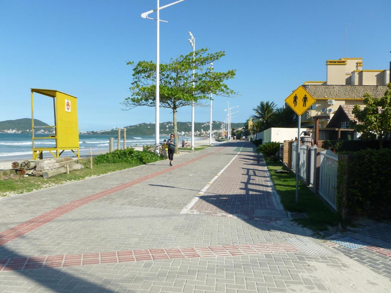 Apartamento 12 - Bombinhas - 200 Metros Da Praia Esterno foto