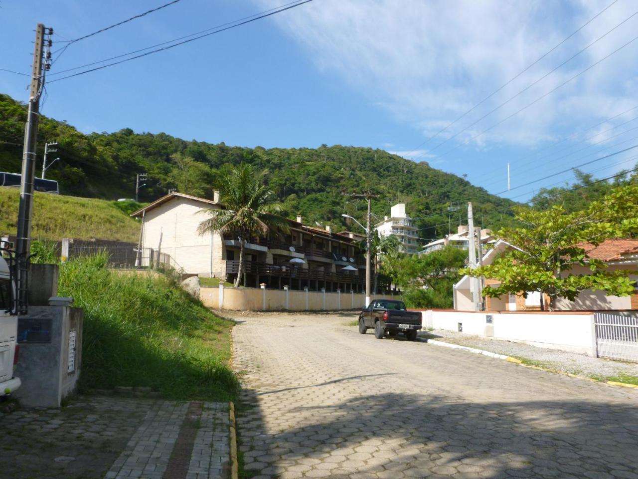 Apartamento 12 - Bombinhas - 200 Metros Da Praia Esterno foto