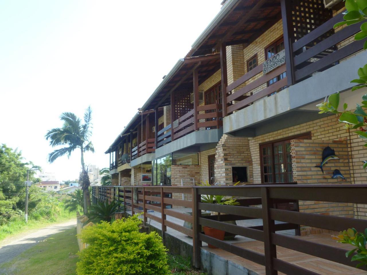 Apartamento 12 - Bombinhas - 200 Metros Da Praia Esterno foto